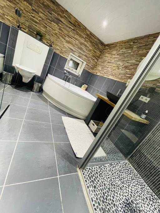 Charmante Maison De Vacances Vaux-sur-Sure Zewnętrze zdjęcie